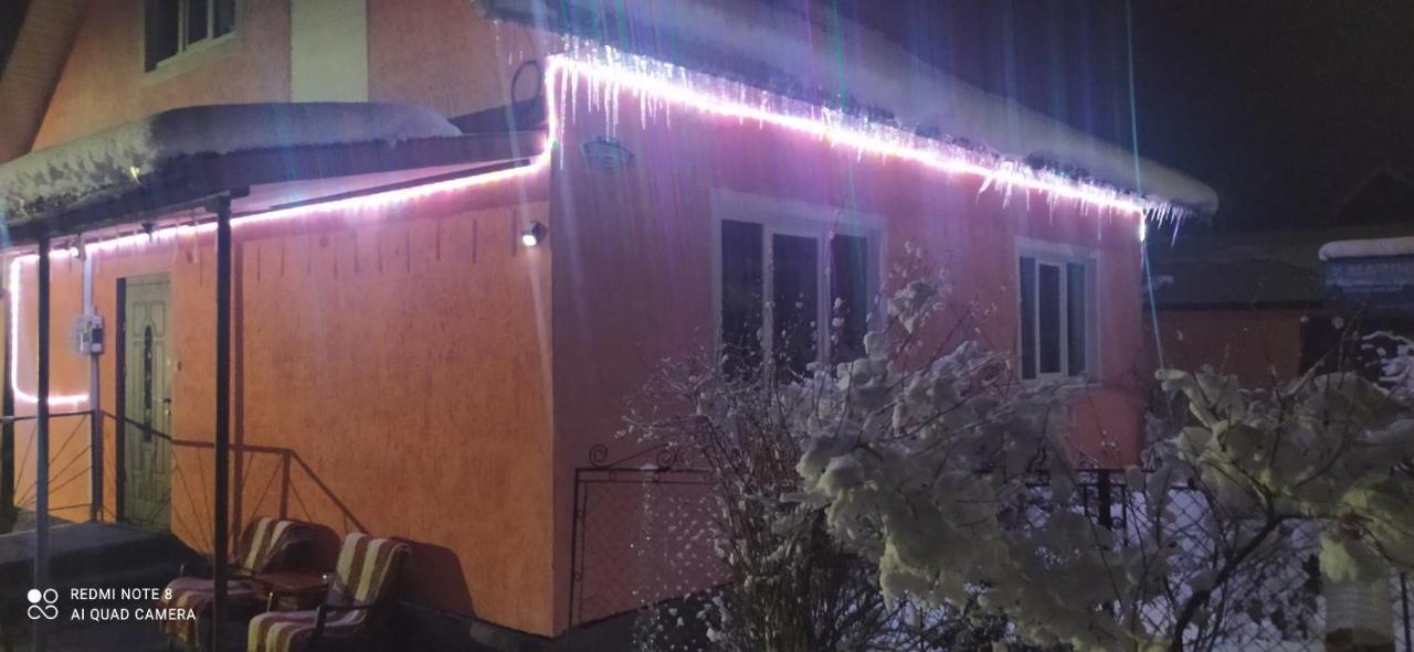 Hotel Gostynnyi Dvir U Marichky Lazeshchyna Esterno foto